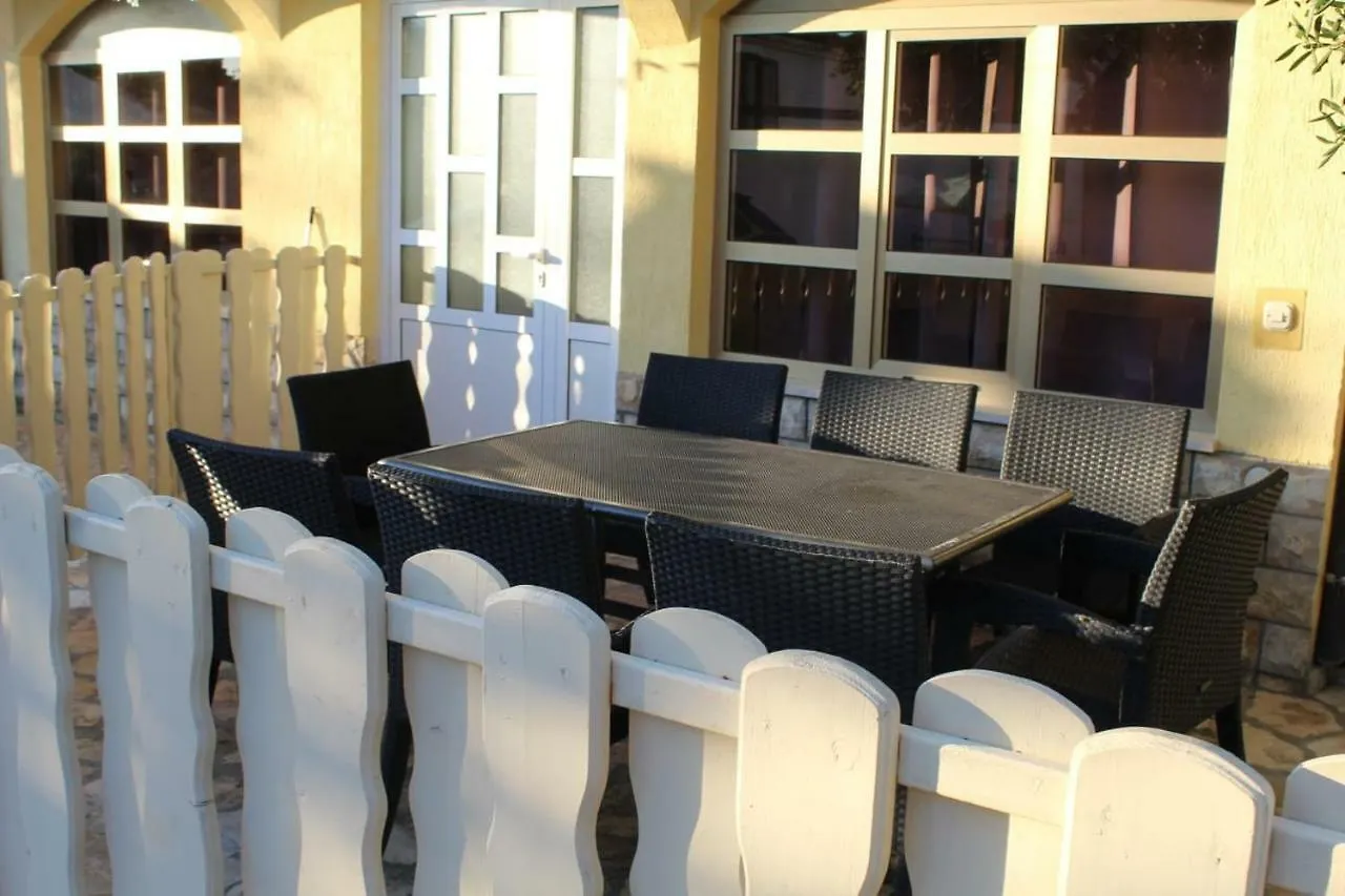 Apartment Pirovic Turanj