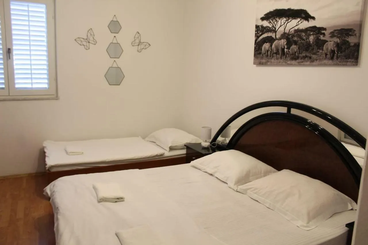 Apartment Pirovic Turanj 0*,